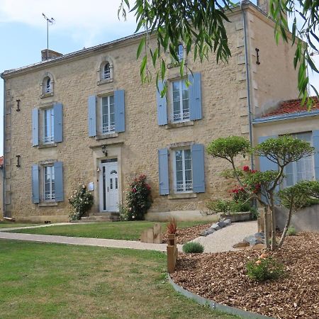 Chambres D'Hotes Le Tilleul Saint-Hilaire-des-Loges Екстер'єр фото