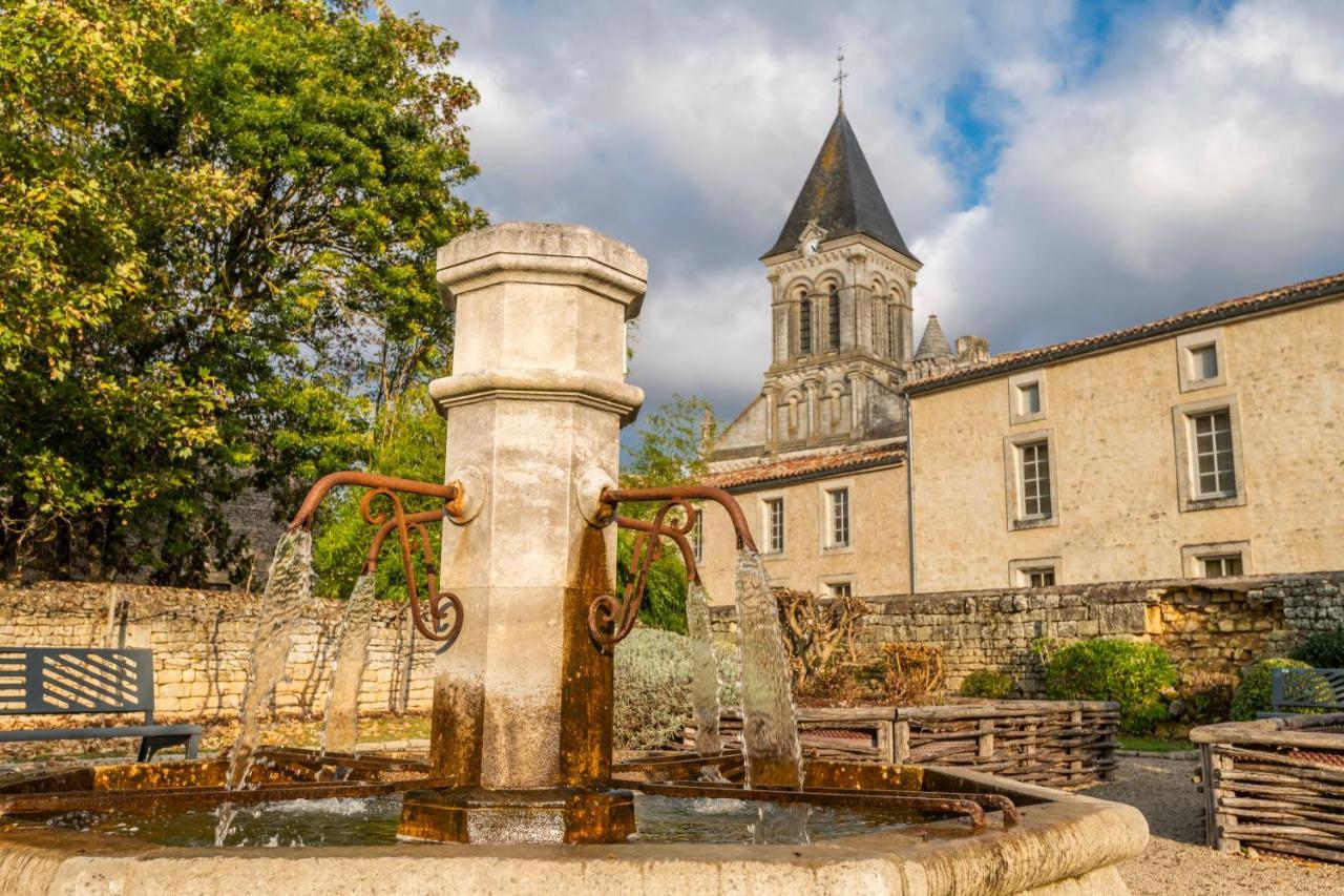 Chambres D'Hotes Le Tilleul Saint-Hilaire-des-Loges Екстер'єр фото