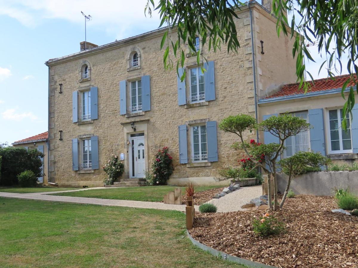 Chambres D'Hotes Le Tilleul Saint-Hilaire-des-Loges Екстер'єр фото